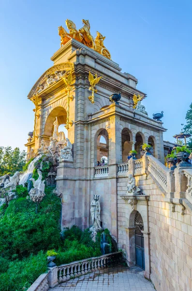 Barcelona, İspanya 'daki Ciutadella Parkı' ndaki Cascada anıtsal çeşmesi.