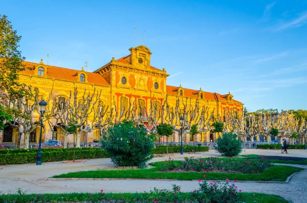 Barselona, Spai 'de gün batımında Parlament de Catalunya