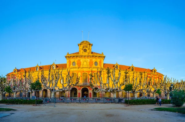 Barselona, Spai 'de gün batımında Parlament de Catalunya