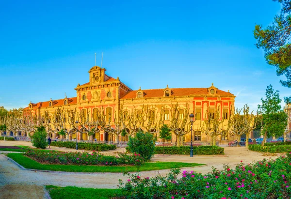 Barselona, Spai 'de gün batımında Parlament de Catalunya