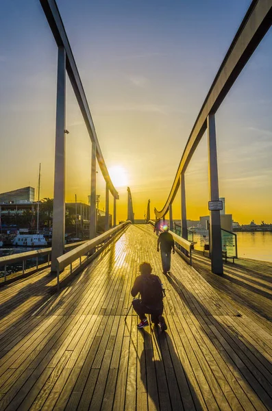 Barcelona, İspanya 'da Rambla de Mar gezinti güvertesi