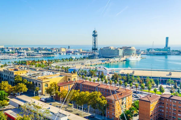 Dünya Ticaret Merkezi 'ne ve Barcelon' daki liman bölgesine kablo yayılmış.