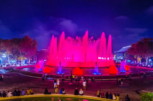 Barselona 'daki sihirli çeşmenin gece manzarası, Spai