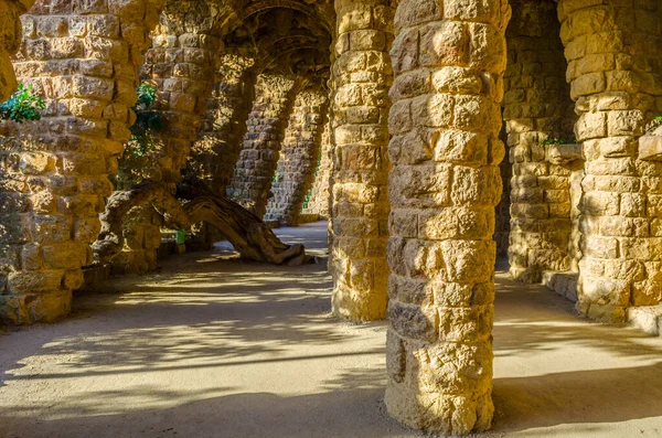 Barcelona 'daki parc guell' de bir atari salonu manzarası