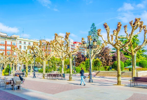 Menschen Schlendern Durch Eine Straße Logrono — Stockfoto