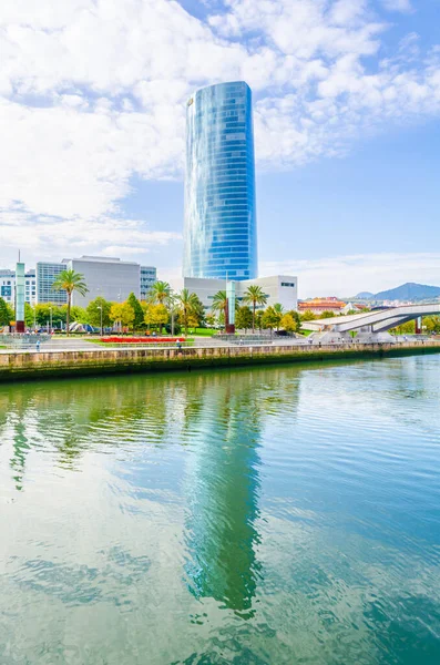 Bilbao, Spai 'deki Iberdrola gökdeleninin manzarası