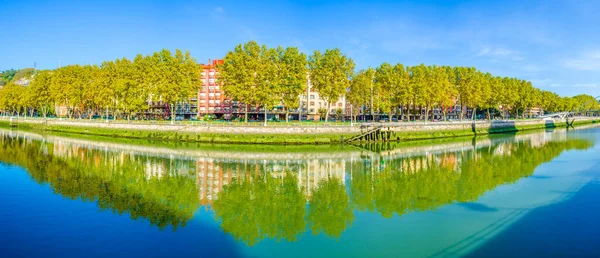 Waterfront Nervion River Bilbao Spai — Zdjęcie stockowe