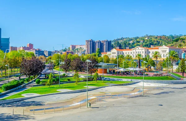 Die Uferpromenade Des Nervion Mit Der Universität Von Bilbao Spai — Stockfoto