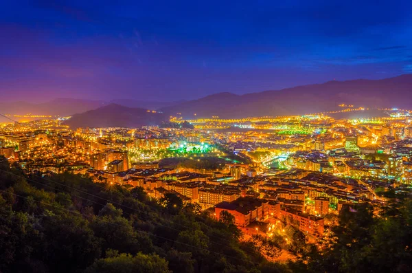 Artxanda tepesinden Bilbao 'nun gece hava görüntüsü, Spai