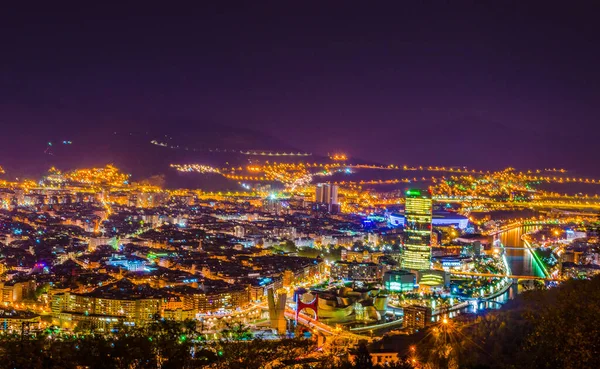 Artxanda tepesinden Bilbao 'nun gece hava görüntüsü, Spai