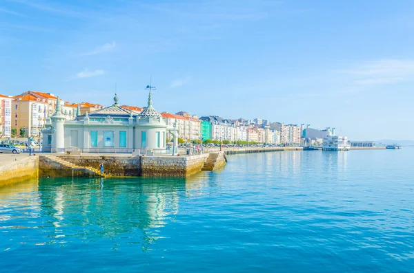 Santander, Spai 'deki saray ambargosunun hakim olduğu sahil geçidi manzarası.