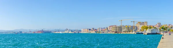 Vista Del Paseo Marítimo Dominado Por Palacete Del Embarcadero Santander —  Fotos de Stock