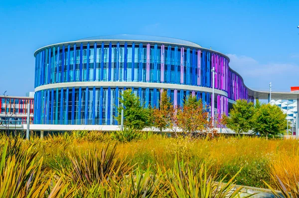 200 yılında Zaragoza 'daki dünya fuarının tüm katılımcılarını sunan sokak manzarası