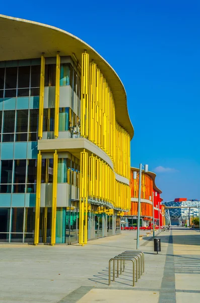 200 yılında Zaragoza 'daki dünya fuarının tüm katılımcılarını sunan sokak manzarası