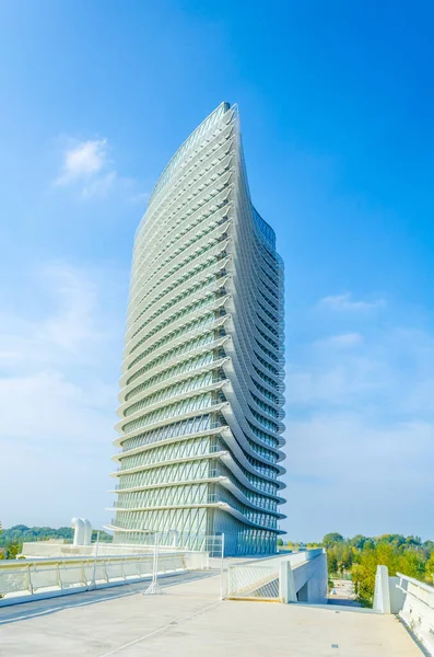 Torre del aqua gökdeleni eskiden Zaragoza, Spai 'de EXPO 2008' in en önemli gösterilerinden biriydi.