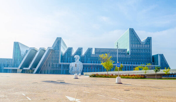 Вид на дворец конгрессов в Сарагосе, где в 2008 году проходила всемирная выставка Expo.