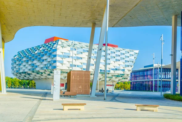 200 yılında Zaragoza 'daki dünya fuarının tüm katılımcılarını sunan sokak manzarası