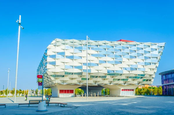 200 yılında Zaragoza 'daki dünya fuarının tüm katılımcılarını sunan sokak manzarası