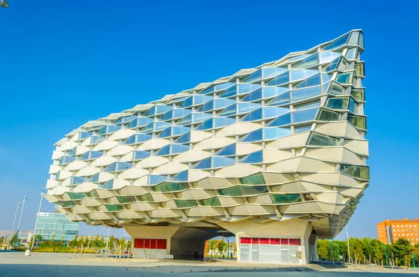 200 yılında Zaragoza 'daki dünya fuarının tüm katılımcılarını sunan sokak manzarası