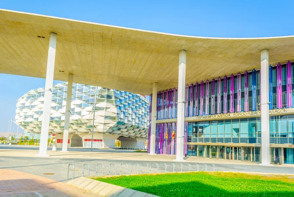 200 yılında Zaragoza 'daki dünya fuarının tüm katılımcılarını sunan sokak manzarası