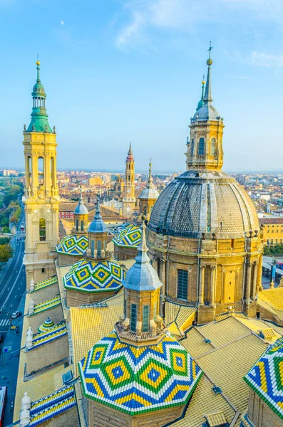 Zaragoza 'nın hakim olduğu hava manzarası bazilika de nuestra senora de pilar, Spai