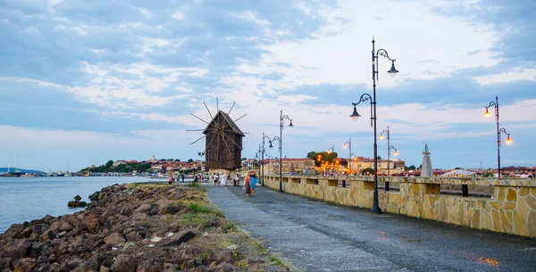 People Passing Old Windmill Way Unesco World Heritage City Nessebar — Zdjęcie stockowe