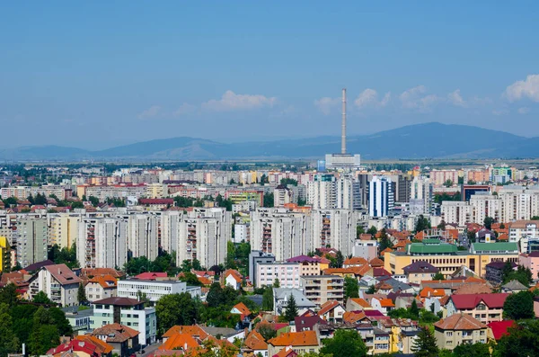 Eski Romen şehri Brasov 'un havadan görünüşü Kale tepesinden alındı.