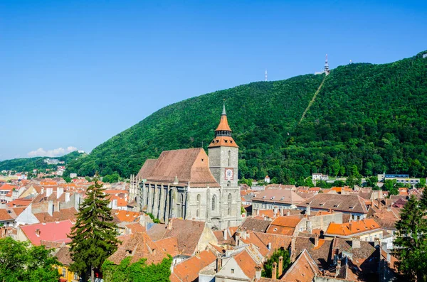 Romanya 'nın eski kenti Brasov' un kara kuleden havadan görünüşü.