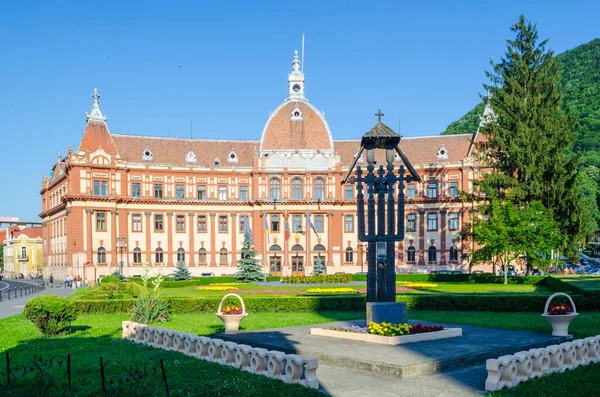 Brasov Romanya 'daki eski bina. Şehir merkezi.