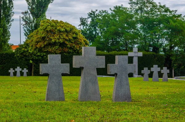 Немецкое Военное Мемориальное Кладбище Времен Второй Мировой Войны Кладбище Мирогой — стоковое фото