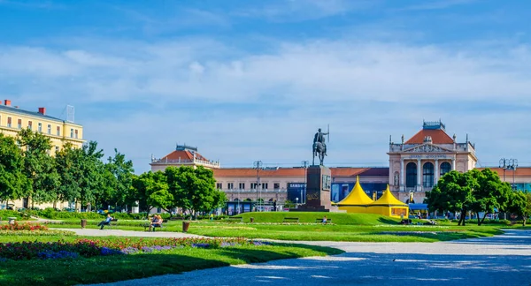 Парк Перед Железнодорожным Вокзалом Загреб Хорватия — стоковое фото