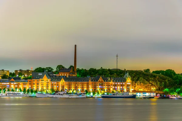 位于瑞典首都斯德哥尔摩的Munchenbryggeriet会议中心的夜景 — 图库照片