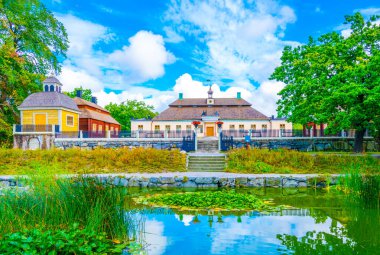 Stockholm 'deki Skansen Müzesi' nde bir malikane manzarası.