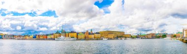 Sodermalm adası, Gamla Stan kasabası ve kraliyet kalesi ile Stockholm Panoraması