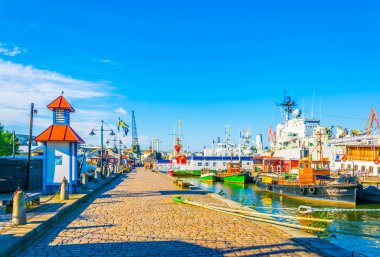 İsveç 'te bir rıhtımda demirleyen gemiler.