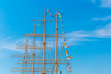 Bir Si 'nin direğinin ayrıntıları