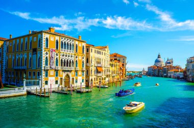 Büyük Kanal 'ın muhteşem manzarası ve Basilica Santa Maria della Salute ile ilginç bulutlar, Venedik, İtalya