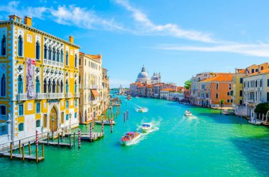 Büyük Kanal 'ın muhteşem manzarası ve Basilica Santa Maria della Salute ile ilginç bulutlar, Venedik, İtalya