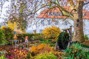 Geleneksel Avustralya spesiyalitesi olan balkabağı tohumu yağı üretiminde uzmanlaşmış bir değirmen olan Berhofer muhle manzarası.