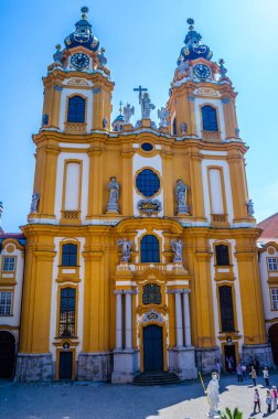  Melk Abbey, Avusturya 'daki Aziz Peter ve Paul Kilisesi