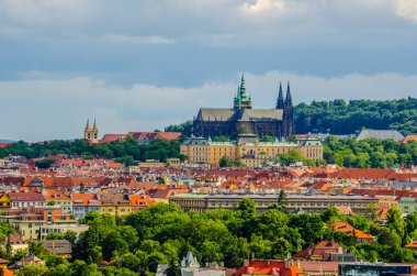 Prag Şatosu ve Prag Hayvanat Bahçesi 'nin çevresi