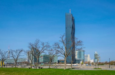 Viyana, Avusturya 'da DC Tower 1 ile Tuna manzarası.