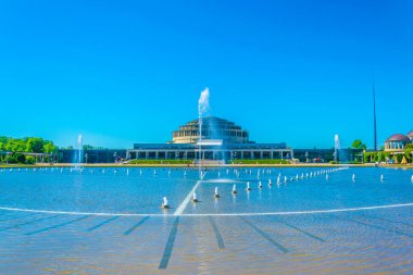 Stulecia salonunun önündeki Wroclaw multimedya çeşmesi, Polan