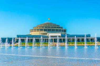 Stulecia salonunun önündeki Wroclaw multimedya çeşmesi, Polan