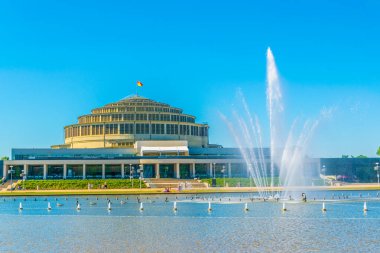 Stulecia salonunun önündeki Wroclaw multimedya çeşmesi, Polan