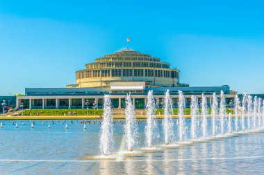 Stulecia salonunun önündeki Wroclaw multimedya çeşmesi, Polan