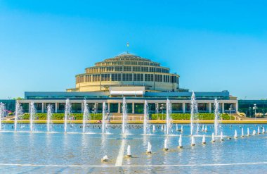 Stulecia salonunun önündeki Wroclaw multimedya çeşmesi, Polan