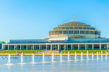 Stulecia salonunun önündeki Wroclaw multimedya çeşmesi, Polan