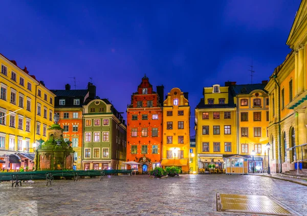 スウェーデン ストックホルムの 旧市街 ガムラ スタンのストーターゲット広場の夜景 — ストック写真