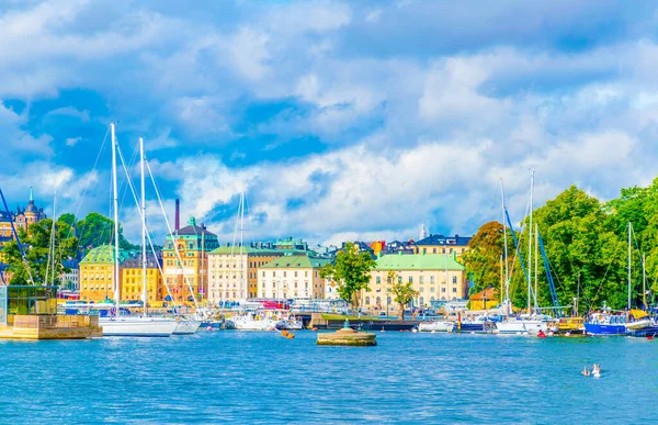 Stockholm, İsveç 'in merkezinde bir rıhtım manzarası